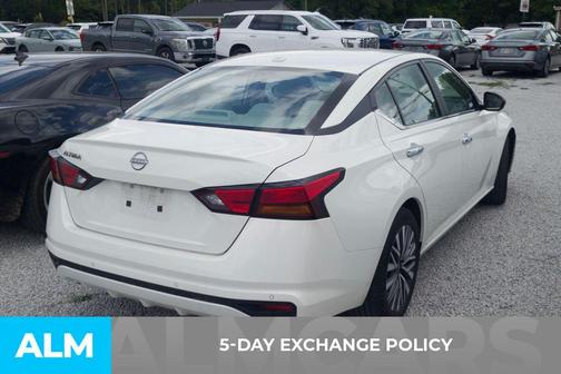Pearl White Tri-Coat 2025 Nissan Altima SV