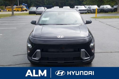 Abyss Black Pearl 2026 Hyundai KONA SE