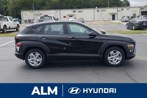 Abyss Black Pearl 2026 Hyundai KONA SE