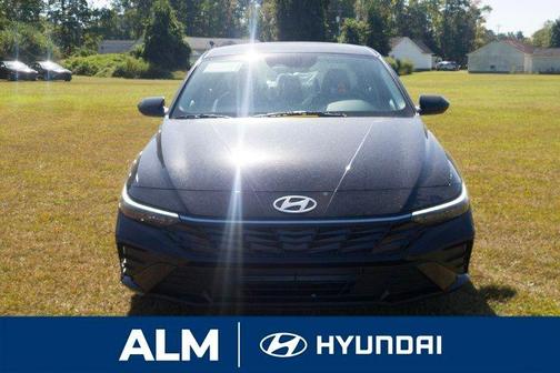 Black 2026 Hyundai ELANTRA SE