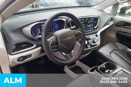 2023 Chrysler Pacifica Touring-L