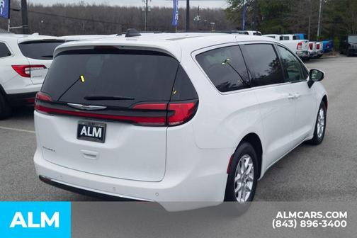 2023 Chrysler Pacifica Touring-L