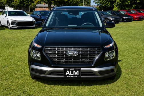 Onyx Black 2026 Hyundai VENUE SE