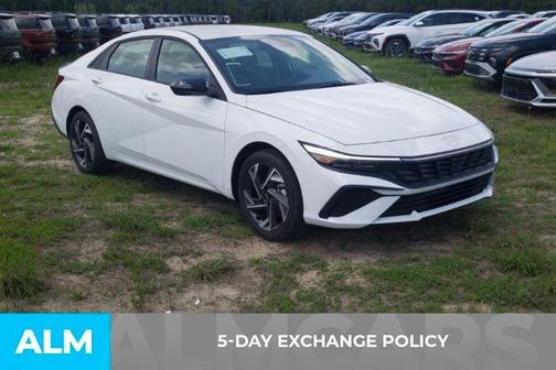 White 2025 Hyundai ELANTRA SEL Sport