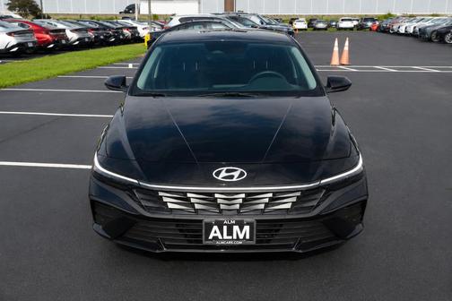 Black 2026 Hyundai ELANTRA SE