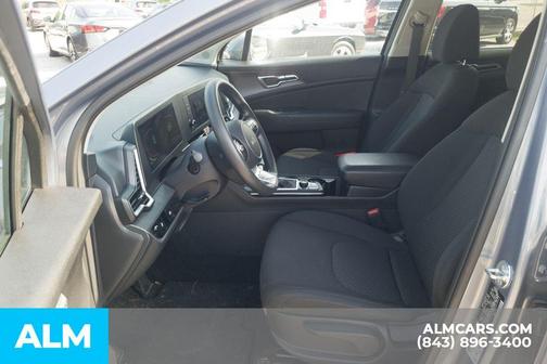 Everlasting Silver 2025 Kia Sportage LX