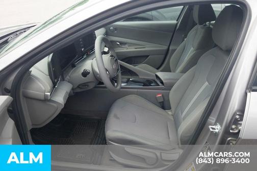 Metal 2025 Hyundai ELANTRA SE