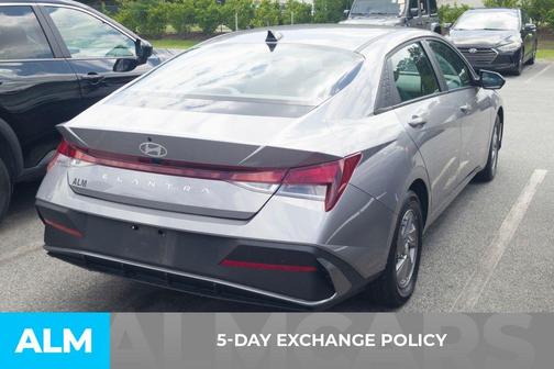 Metal 2025 Hyundai ELANTRA SE