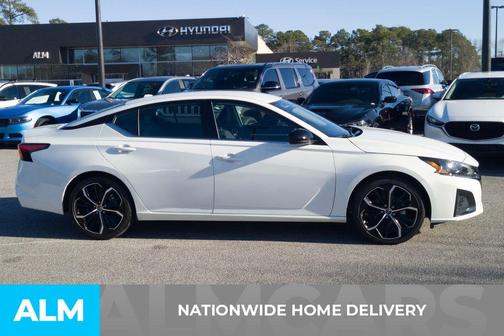 2025 Nissan Altima SR