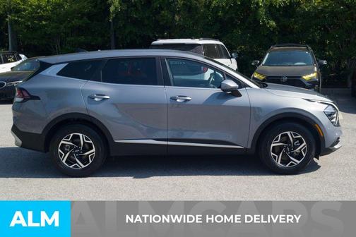 Everlasting Silver 2025 Kia Sportage LX