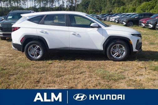 White Pearl 2026 Hyundai TUCSON SE