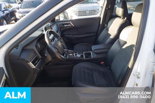 Blue 2024 Mitsubishi Outlander SE