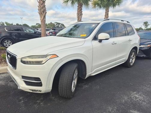 2017 Volvo XC90 T5 Momentum