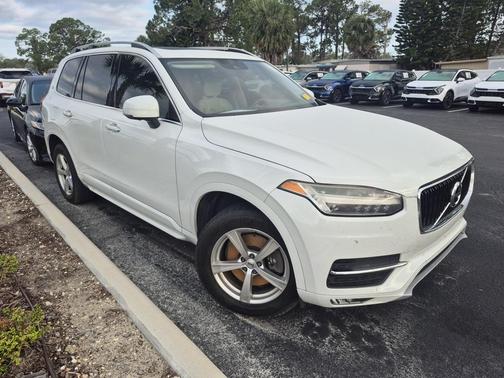 2017 Volvo XC90 T5 Momentum