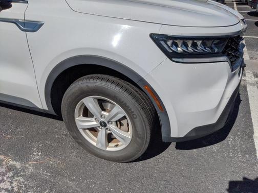 2022 Kia Sorento LX