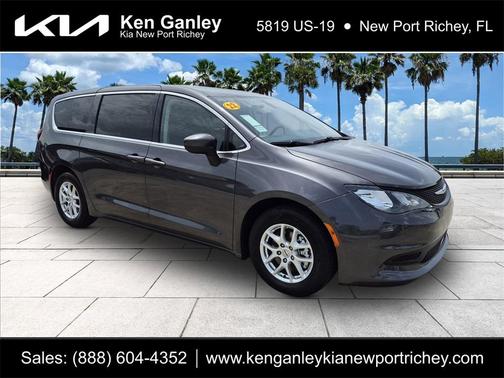 2022 Chrysler Voyager LX