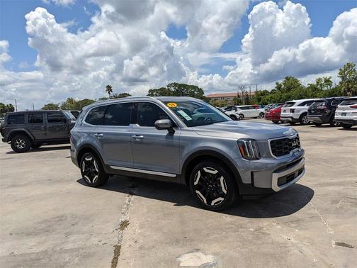 2023 Kia Telluride S