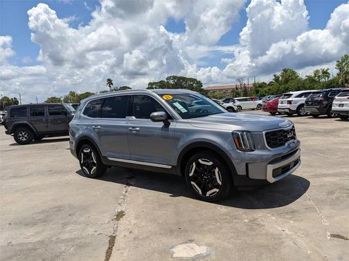 2023 Kia Telluride S