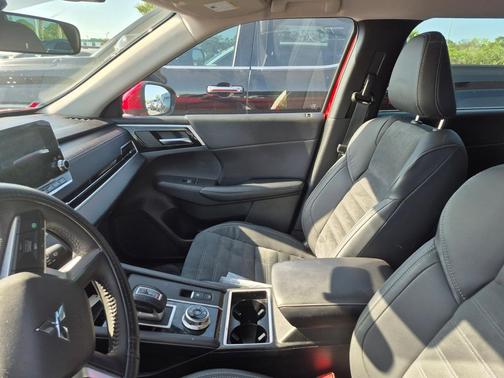 2022 Mitsubishi Outlander SE
