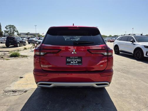 2022 Mitsubishi Outlander SE