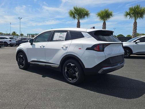 Glacial White Pearl 2026 Kia Sportage EX
