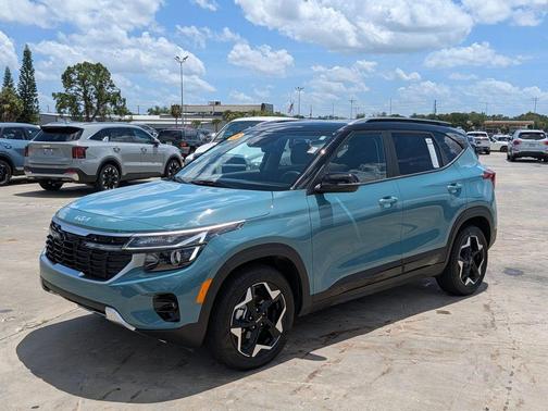 Blue / Black 2025 Kia Seltos S
