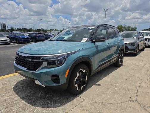 Blue / Black 2025 Kia Seltos S