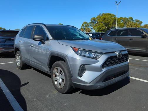 2020 Toyota RAV4 LE