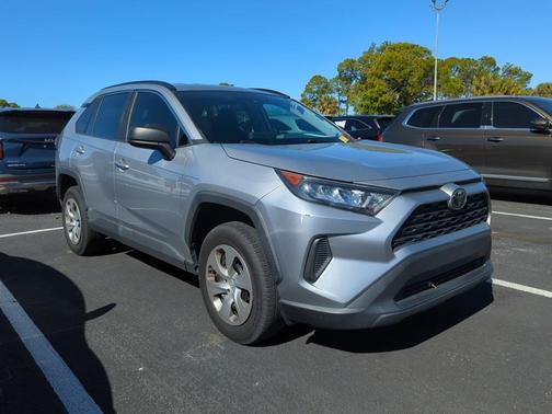 2020 Toyota RAV4 LE