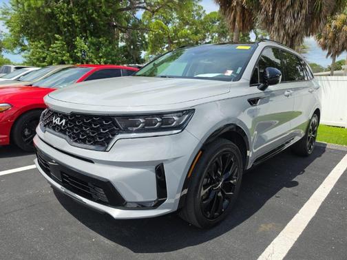 Wolf Gray 2023 Kia Sorento SX
