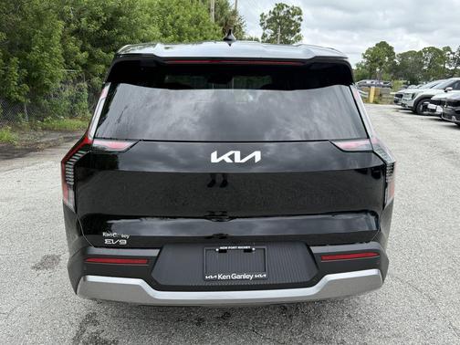 2026 Kia EV9 Light Short Range