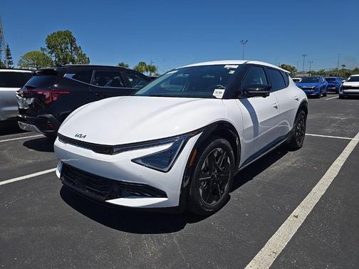 Glacier White Pearl 2025 Kia EV6 Wind