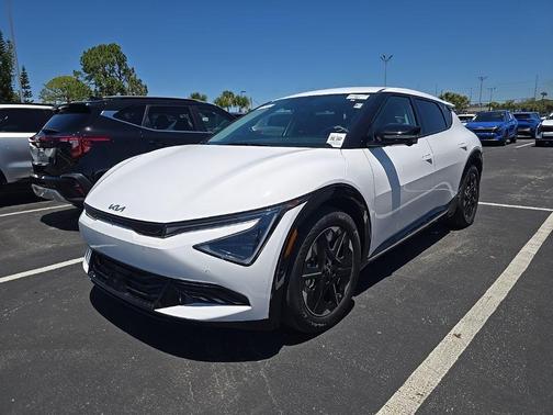 Glacier White Pearl 2025 Kia EV6 Wind