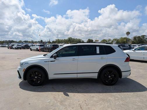 Opal White Pearl Effect 2023 Volkswagen Tiguan 2.0T SE R-Line Black