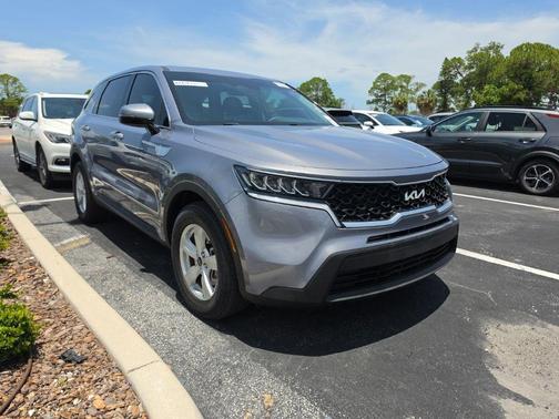 Everlasting Silver 2023 Kia Sorento LX