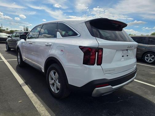 Glacial White Pearl 2025 Kia Sorento LX