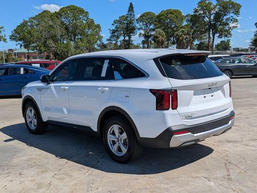 Glacial White Pearl 2025 Kia Sorento LX