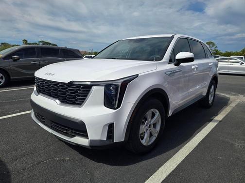 Glacial White Pearl 2025 Kia Sorento LX