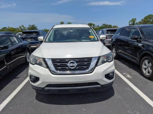 2017 Nissan Pathfinder SV