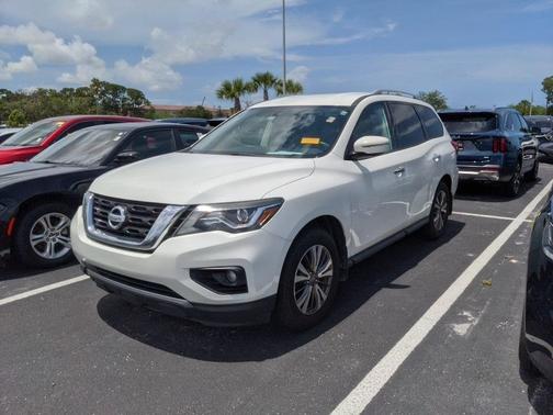 2017 Nissan Pathfinder SV