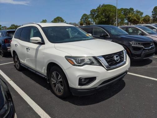 2017 Nissan Pathfinder SV