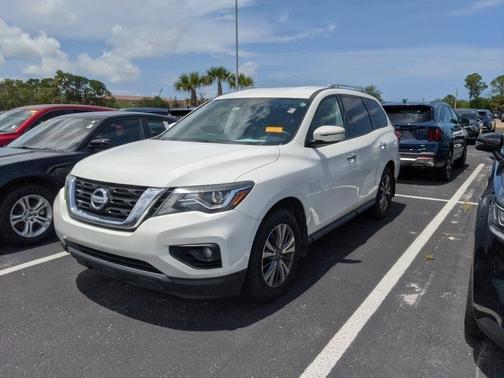 2017 Nissan Pathfinder SV