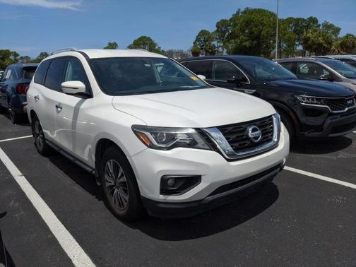 2017 Nissan Pathfinder SV