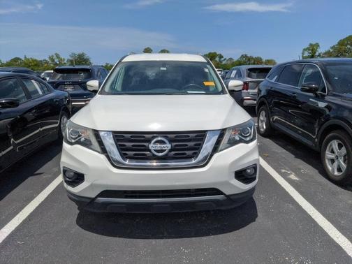 2017 Nissan Pathfinder SV