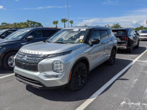 2022 Mitsubishi Outlander SE