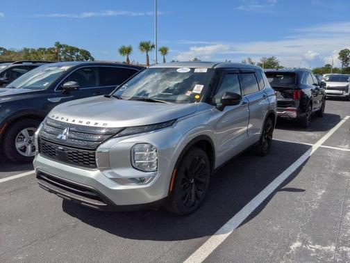 2022 Mitsubishi Outlander SE