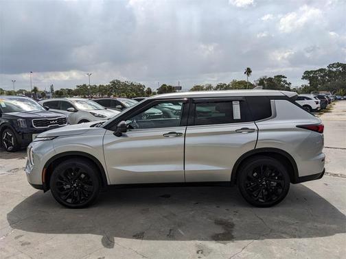 2022 Mitsubishi Outlander SE