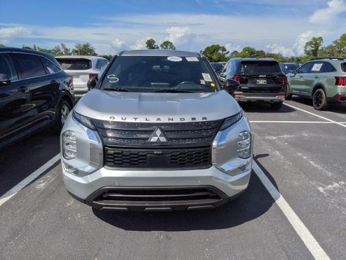 2022 Mitsubishi Outlander SE