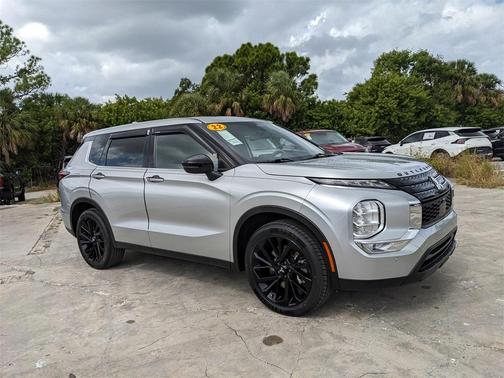 2022 Mitsubishi Outlander SE