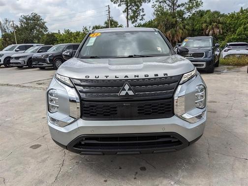 2022 Mitsubishi Outlander SE
